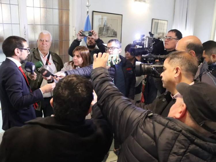 El Intendente Aristimuño acusó a Uset de eximir del pago de tasas a una importante empresa internacional