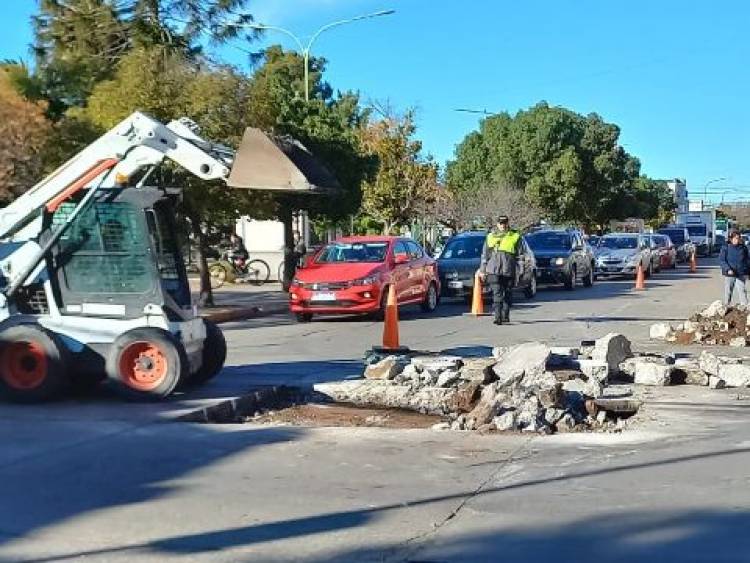 Removieron el hormigón de la esquina de Brown y Rivadavia