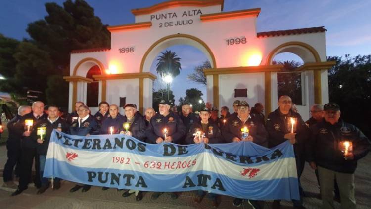 Se realizó la marcha de antorchas por las calles de la ciudad