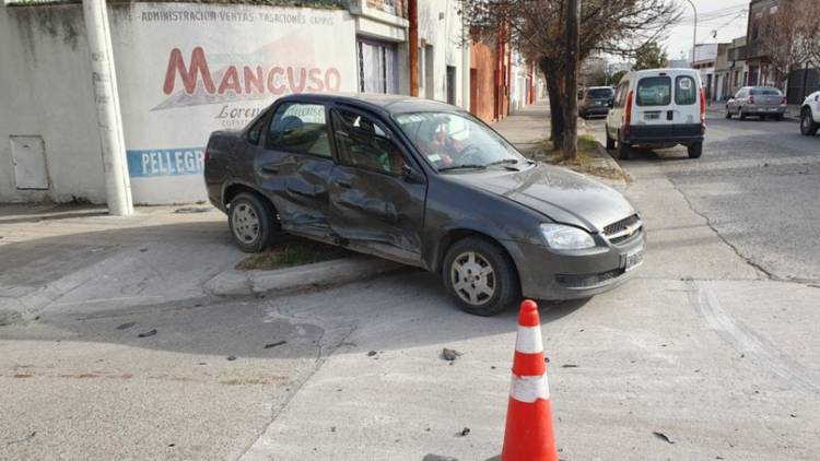 Dos personas heridas en un choque en Murature y Pellegrini