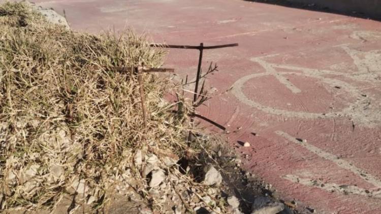 Se pide la reparación de los canteros en Avenida Tucumán