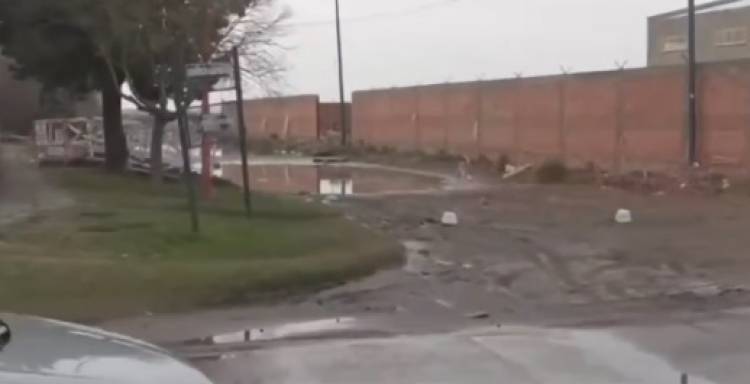 En Paso y Río Dulce aseguran que se volvió a romper el caño que se había reparado