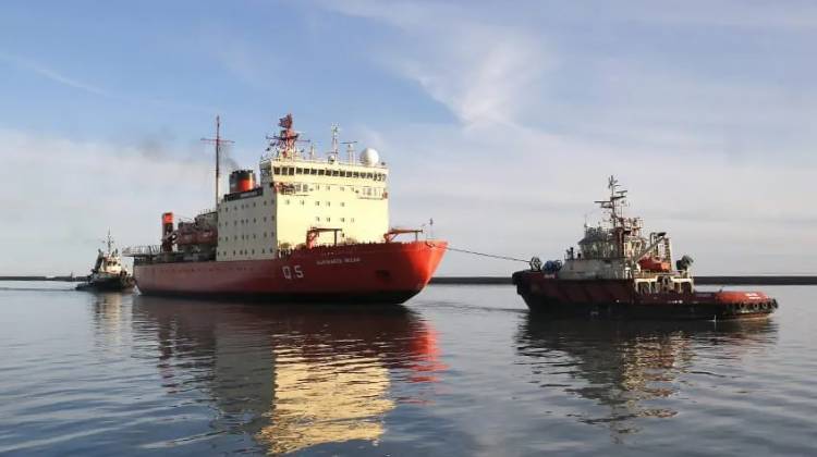 El Rompehielos ARA Irízar partió rumbo a Buenos Aires
