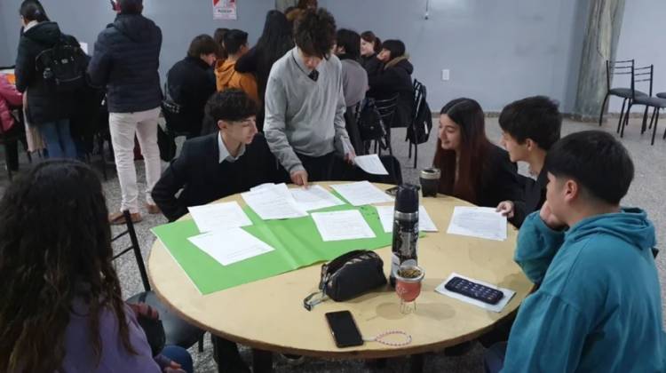 Se desarrolló el Preparlamento Juvenil en Coronel Rosales
