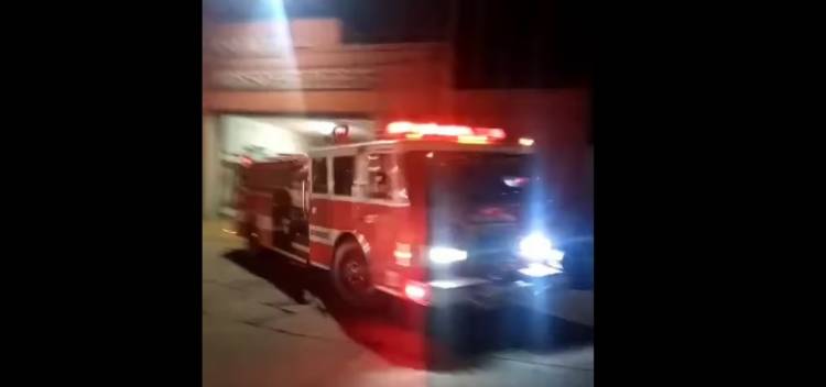 Bomberos Voluntarios acudieron al principio de incendio en una vivienda en Primera Junta al 800