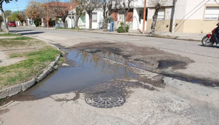 Vecinos piden por el arreglo del pavimento en 9 de julio y Uriburu