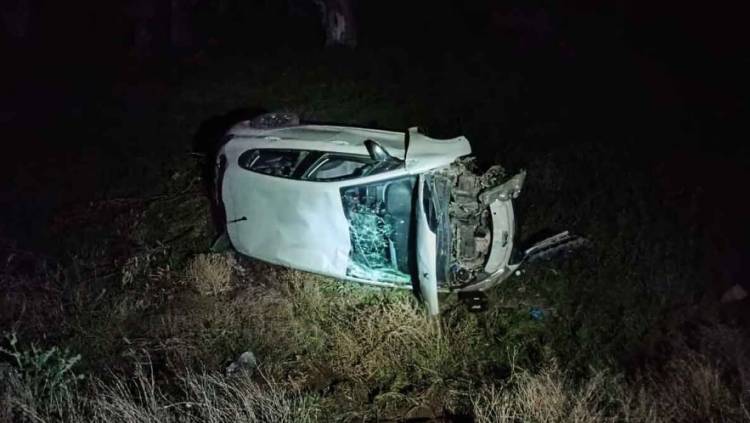 Un auto volcó en la Ruta 3 al intentar esquivar a un perro