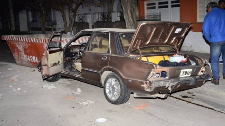 Condenaron a condicional de 2 años a un ex policía que, a contramano, chocó tres autos y un contenedor