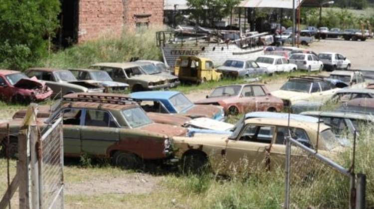 Se propuso que el Municipio repare calles con venta de chatarra de corralones