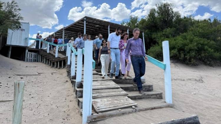 Presentaron un plan para evitar la erosión de la costa de Pehuen Co