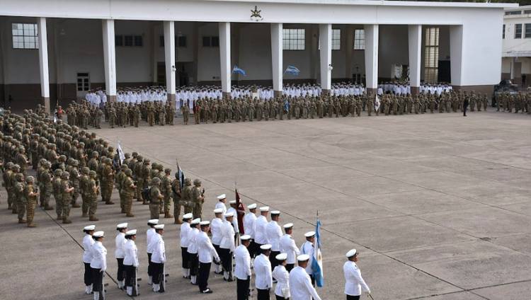 Se realizó la ceremonia conmemorativa por el 145º aniversario de la Infantería de Marina