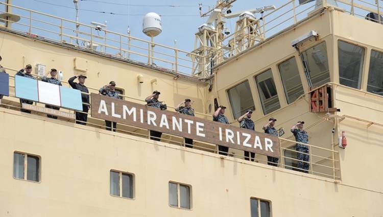 El ARA Irízar zarpó rumbo a la Campaña Antártica de verano