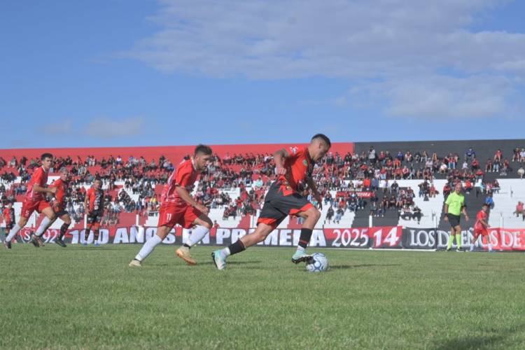 Sporting empató con Huracán de Ingeniero White por los CUARTOS DE FINAL IDA del TRFA 2024/25