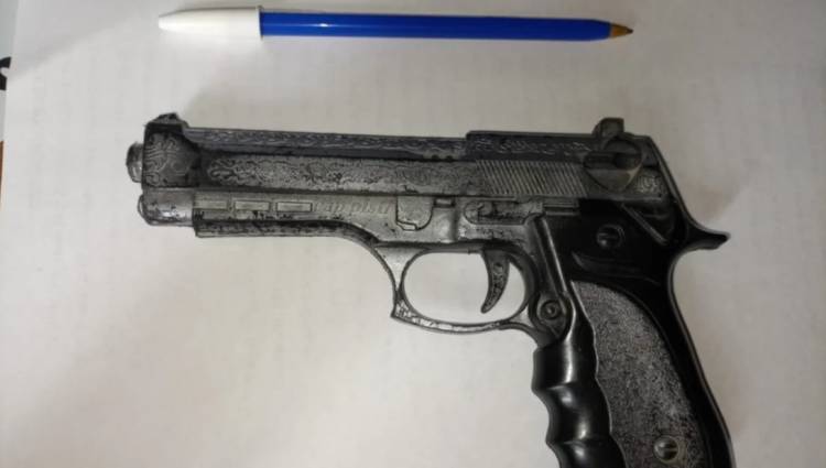 Un delincuente le pegó al sereno de la Terminal y lo amenazó con una pistola de juguete