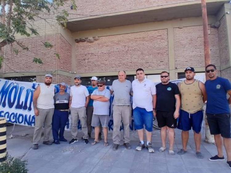 La empresa Harinas Bajo Hondo despidió a seis trabajadores
