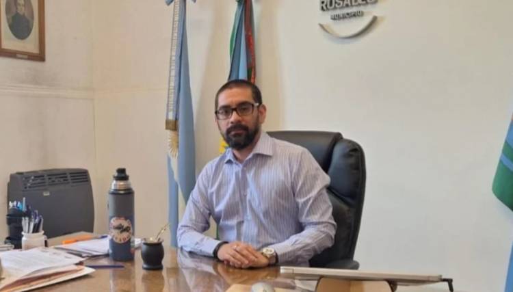 El Intendente Aristimuño habría intimado a una bibliotecaria que le dijo ladrón
