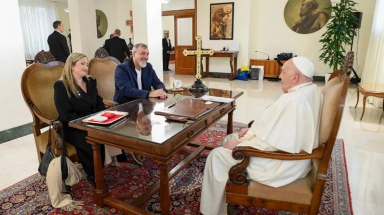 ATE le pidió al Papa Francisco que “evalúe adelantar su viaje a la Argentina”