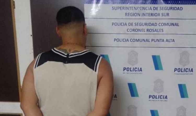 Un motociclista iba en contramano, cuando lo interceptaron tenía marihuana y cocaína