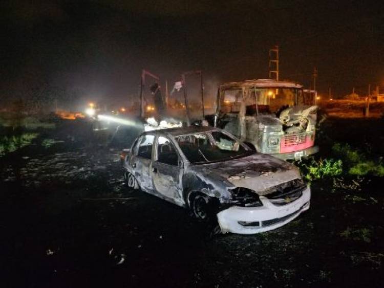 Bomberos Voluntarios acudieron al incendio de dos vehículos en Alem al 2500