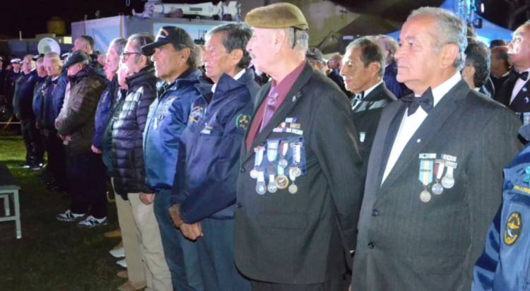 Punta Alta homenajeó a sus excombatientes y caídos en Malvinas