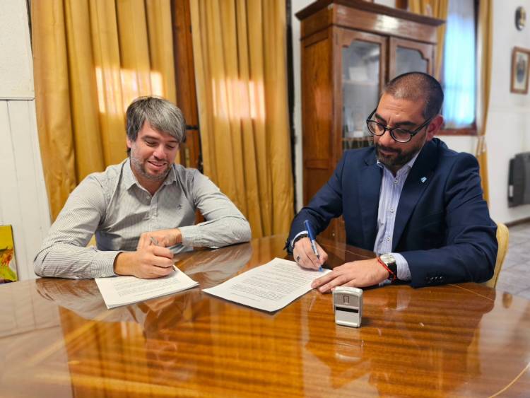El intendente firmó un acta compromiso con ABSA para importantes obras cloacales en la ciudad
