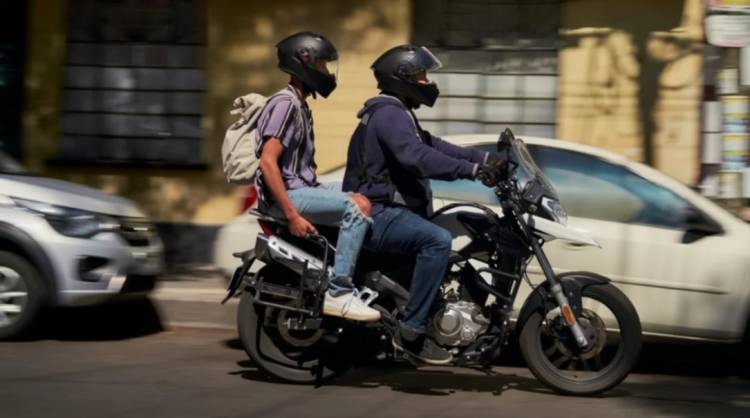 La Provincia analiza prohibir la circulación de dos personas en una misma moto para prevenir delitos