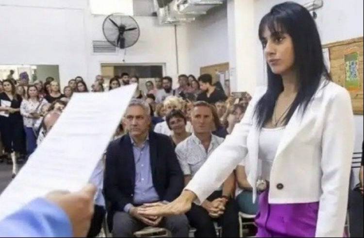 Definen la situación de la consejera escolar acusada de falso testimonio