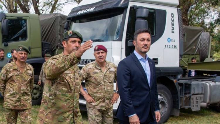 Duras críticas al ministro Petri por habilitar a los militares a detener civiles en la frontera