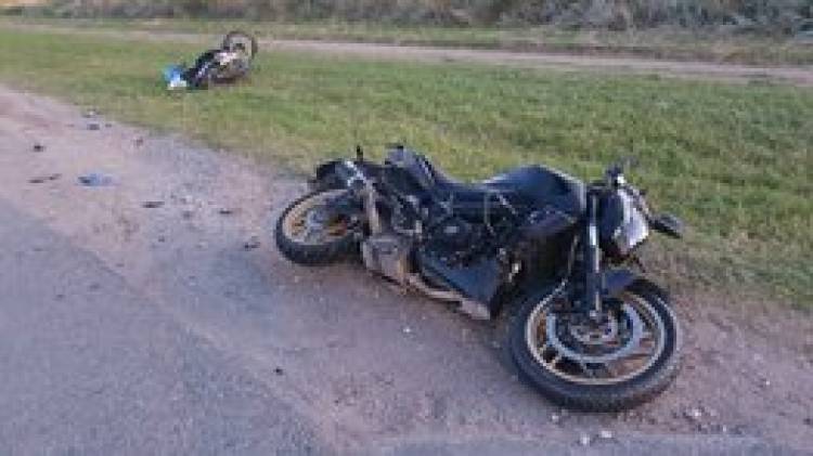 Un choque de motos dejó a tres personas hospitalizadas