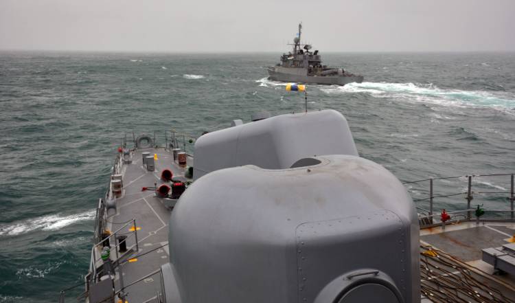 Unidades de la Armada Argentina se adiestran en el mar