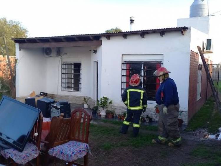 Un desperfecto en una salamandra generó un incendio en una vivienda