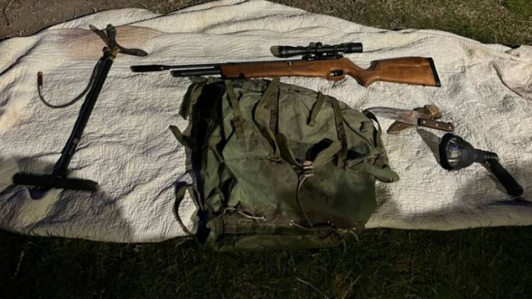 Aprehendieron a un hombre por cazar ñandúes en el camino corto a Pehuen Co