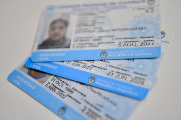 Aseguran que es “por razones políticas” que Nación no envía los insumos para las licencias de conducir