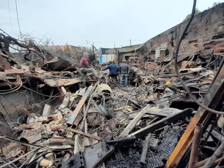 "Lo levanté ladrillo por ladrillo" afirmó "Cacho" tras perder todo en el incendio de su taller