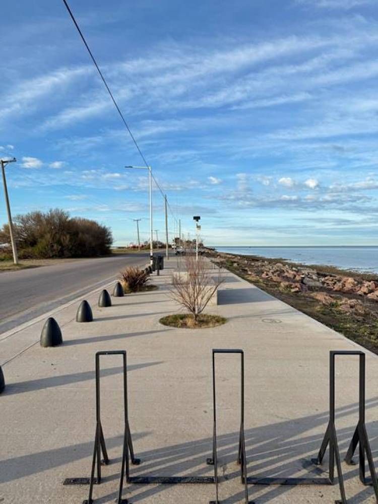 En Puerto Rosales se puso en marcha la renovación del frente costero