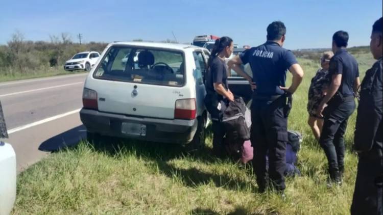 Dos personas fueron detenidas en la Ruta 3 tras robar un auto con las llaves puestas en Punta Alta