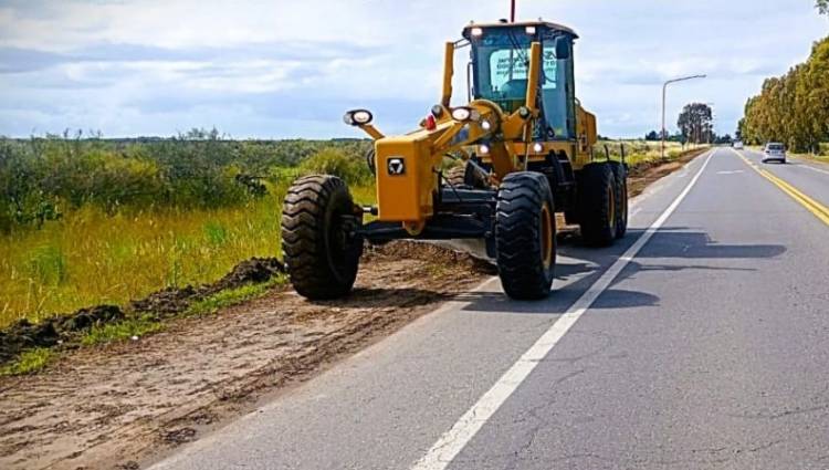 Vialidad Nacional realizó perfilados de banquinas en ruta 229