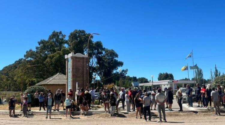 Pehuen Co: Vecinos realizaron una manifestación y pidieron la renuncia del delegado