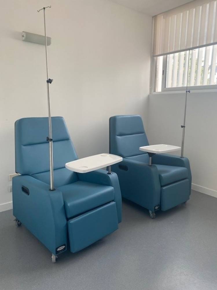 Rueda Femenina de Rotary Punta Alta donó sillón para oncología del Hospital Municipal Eva Perón