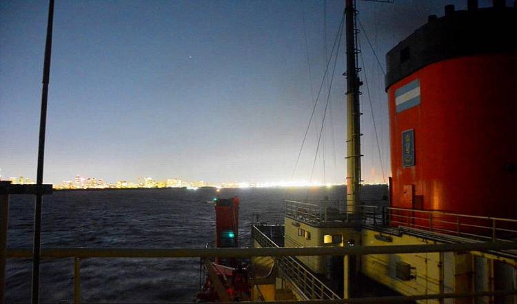 El rompehielos ARA “Almirante Irízar” emprendió la segunda etapa de la Campaña Antártica de Verano