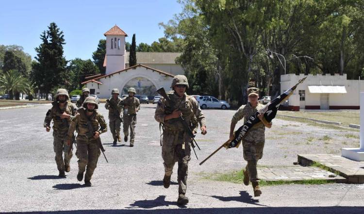 El Gobierno aumentó los salarios de las Fuerzas Armadas y de la Policía de Establecimientos Navales