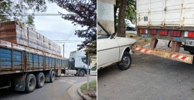 Un camión enganchó y arrastró a un auto, luego de pasar por un lugar no permitido para tránsito pesado