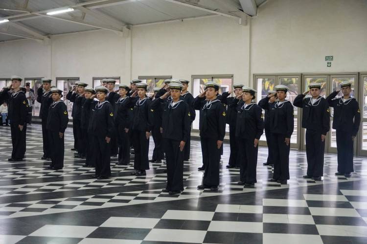 Egresaron aspirantes navales CUIM en la Escuela de Suboficiales de la Armada