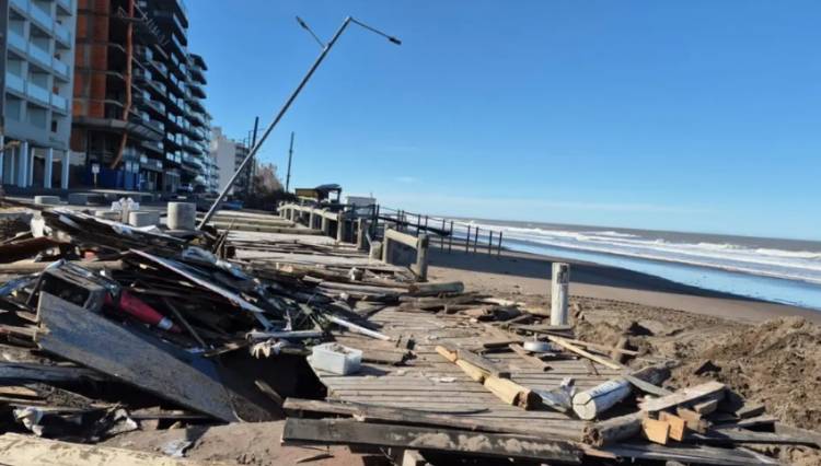 Anuncian préstamos a tasa fija para damnificados por el temporal en Monte Hermoso y Pehuen Co