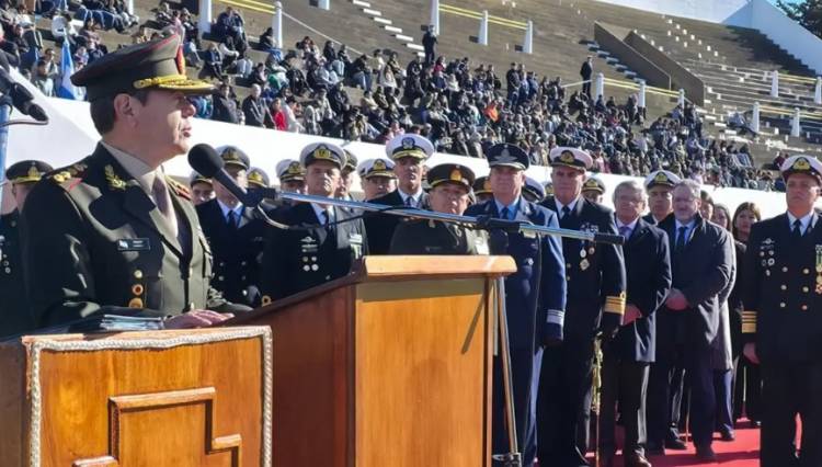 "Argentina necesita una Armada moderna”, dijo el ministro de Defensa en Puerto Belgrano