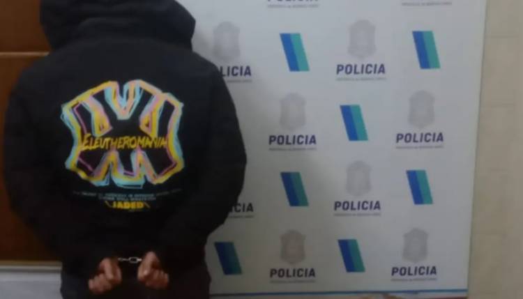 En Villa Arias un hombre rompió la puerta de la casa de su expareja, entró y la agredió