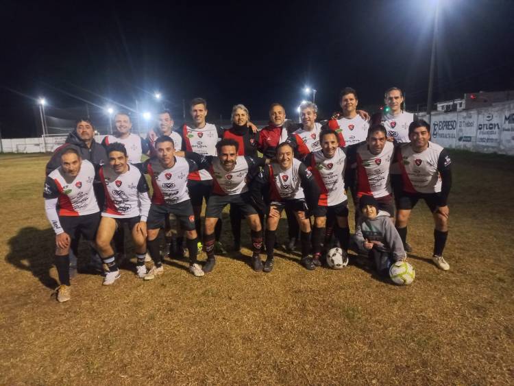 Senior Liga del Sur: Sporting ganó con lo justo y no hay quien lo baje