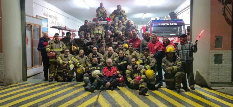 Bomberos Voluntarios de Punta Alta celebraron su día con nuevas unidades