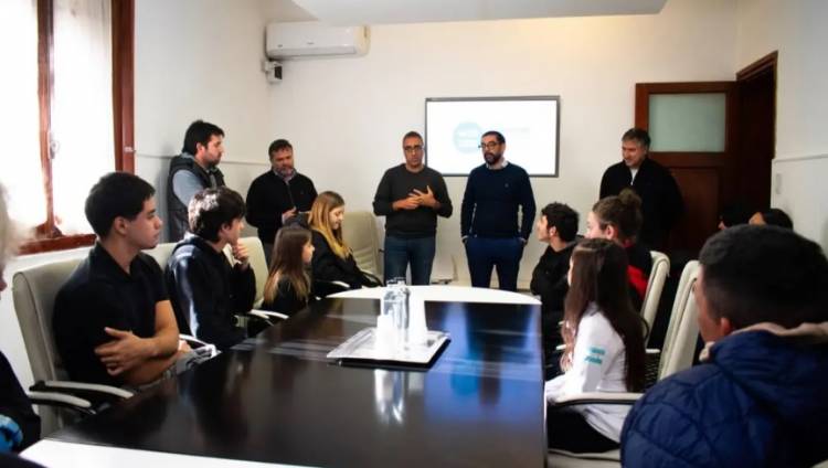 Se entregaron las becas deportivas 2026 en Coronel Rosales