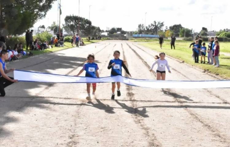 Se viene el Festival Atlético de AUPA, en el Polideportivo Municipal